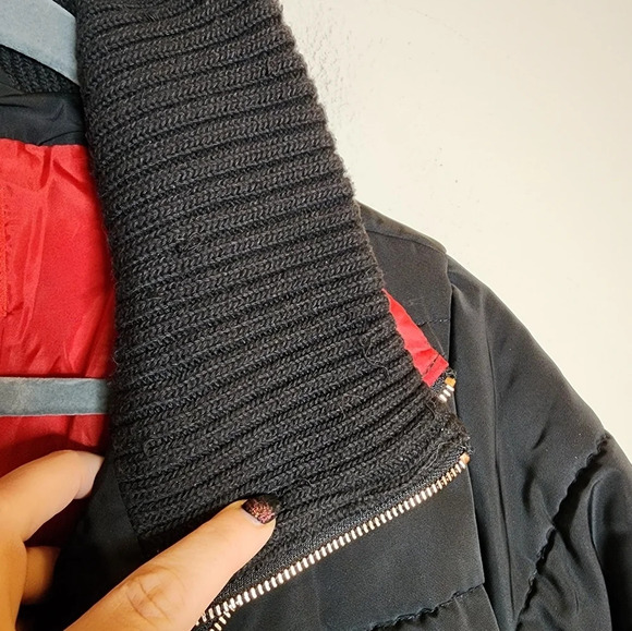 Guess Black puffy coat. Women's size small. - Picture 16 of 16